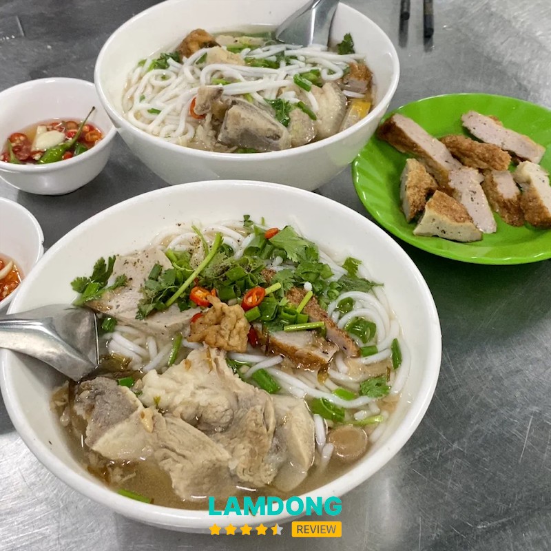 Bánh Canh Gái – bánh canh giò heo chả cá