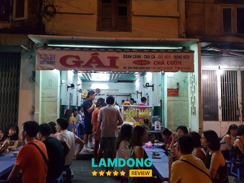 Bánh Canh Gái – chả cá và nước lèo