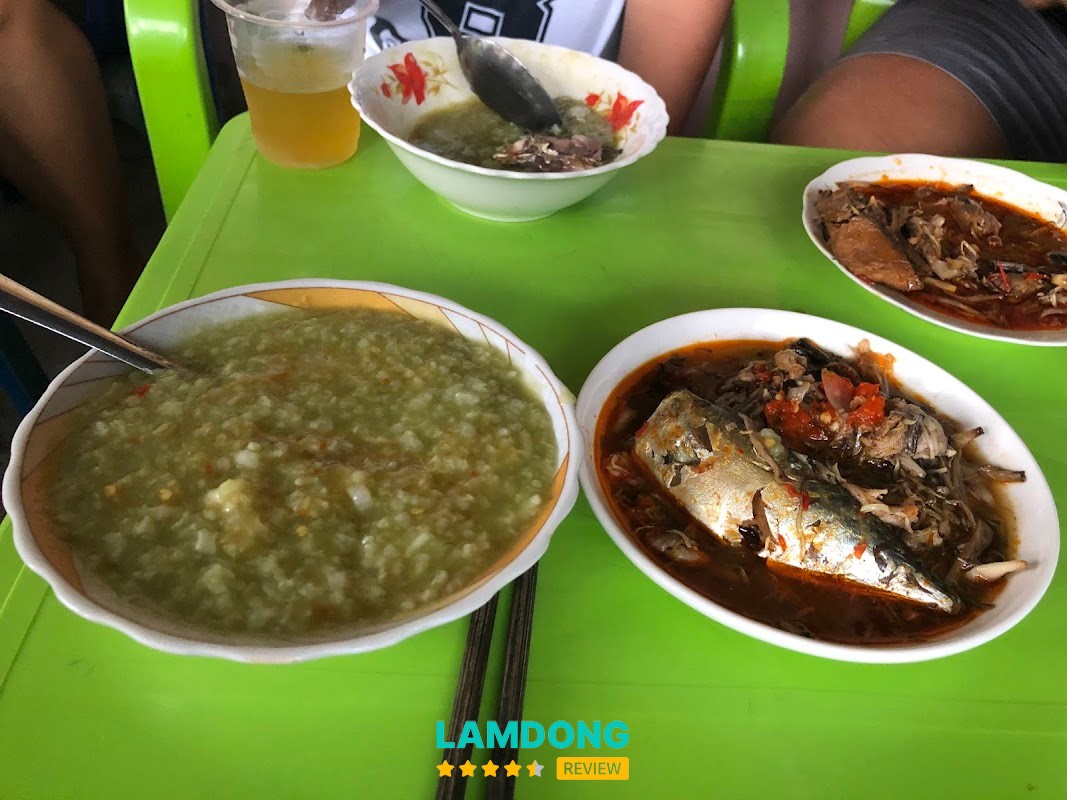 Bánh canh chả cá Tôn Đức Thắng – chả cá và nước lèo