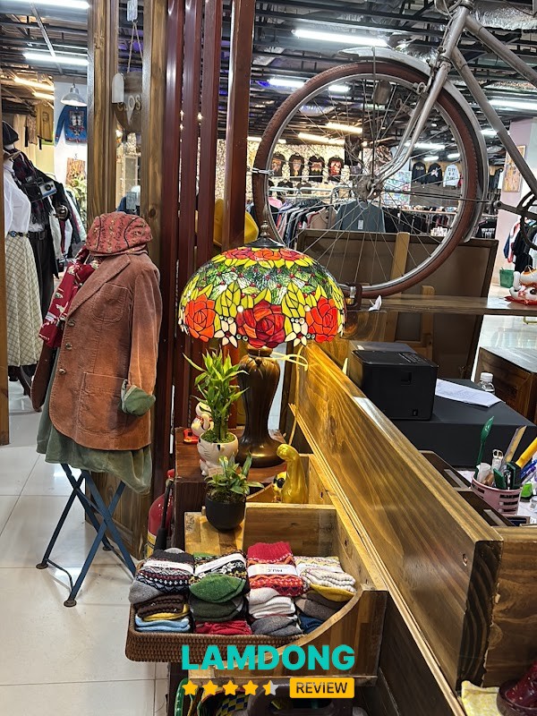 Hipster vintage shop - đồ vintage