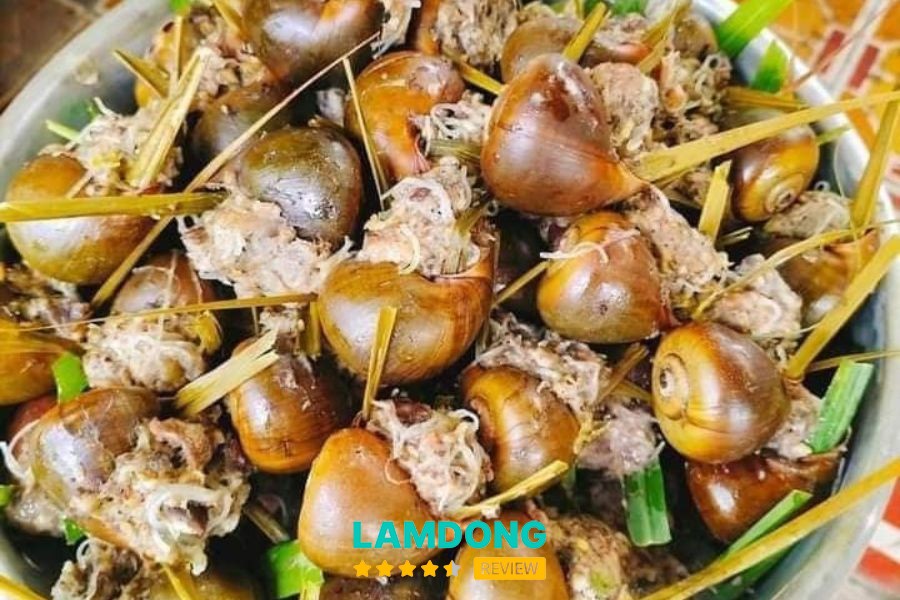 Ốc nhồi thịt Đà Lạt hấp nóng ăn cùng nước chấm gừng sả