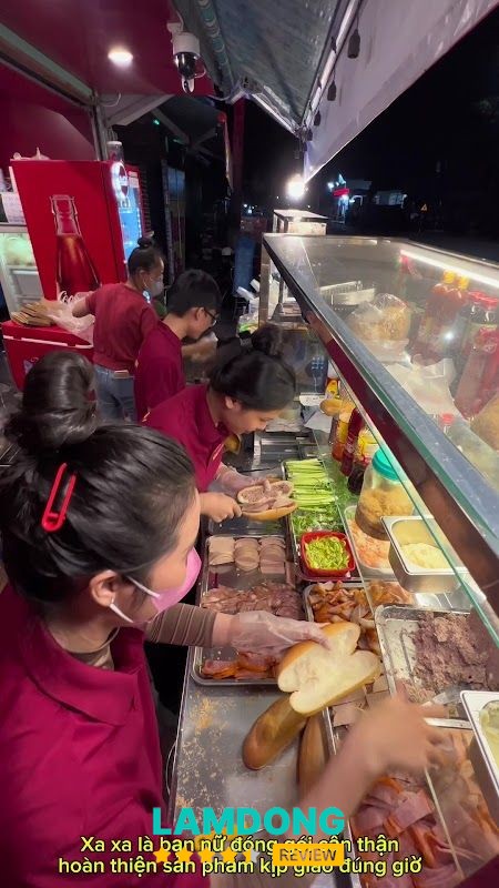 Bánh mì và các món tại Mai Lan 1989