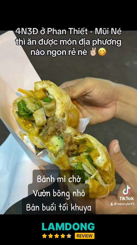 Ổ bánh mì tại Bánh mì chờ