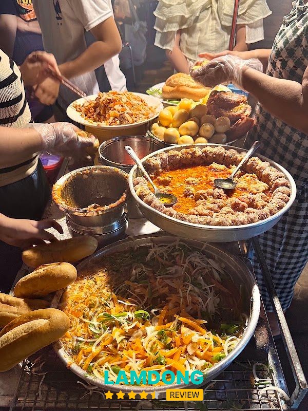 Xe Bánh mì chờ vào buổi tối