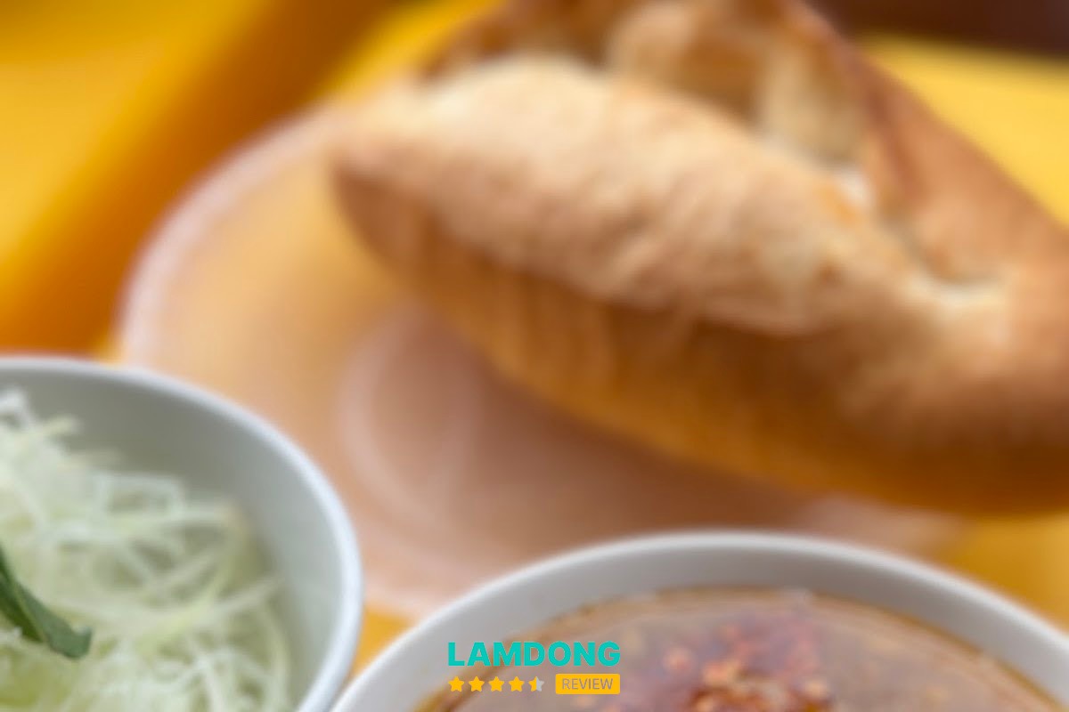 Không gian Bánh mì Xíu mại 79 Cô Trúc