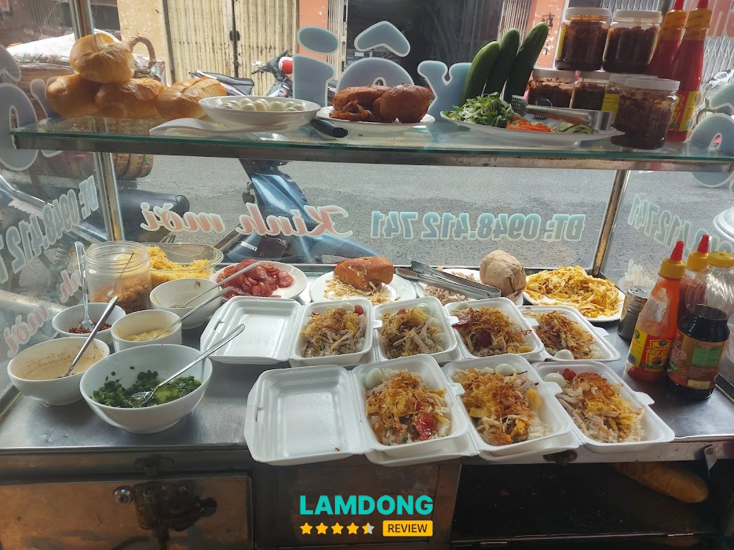 Bánh mì xíu mại và Xôi Muội Quán tại Đà Lạt