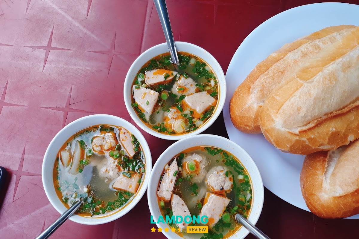 Không gian Bánh Mì Xíu Mại Phúc Hân Đà Lạt