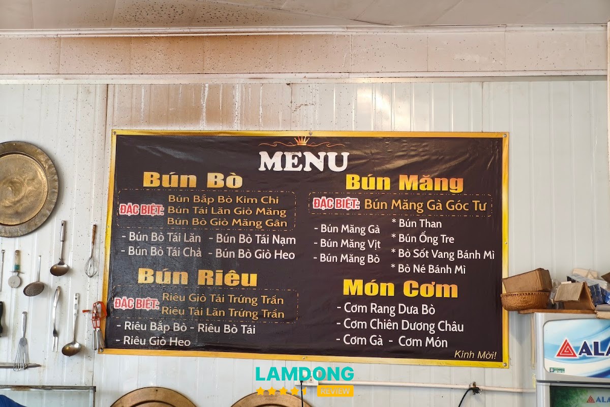 Bún nóng tại Hoàng Hiền Măng Line