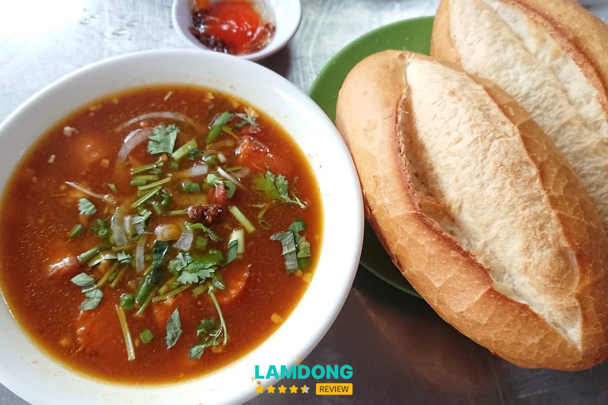 Không gian Quán Bún Bò Ngọc Ánh