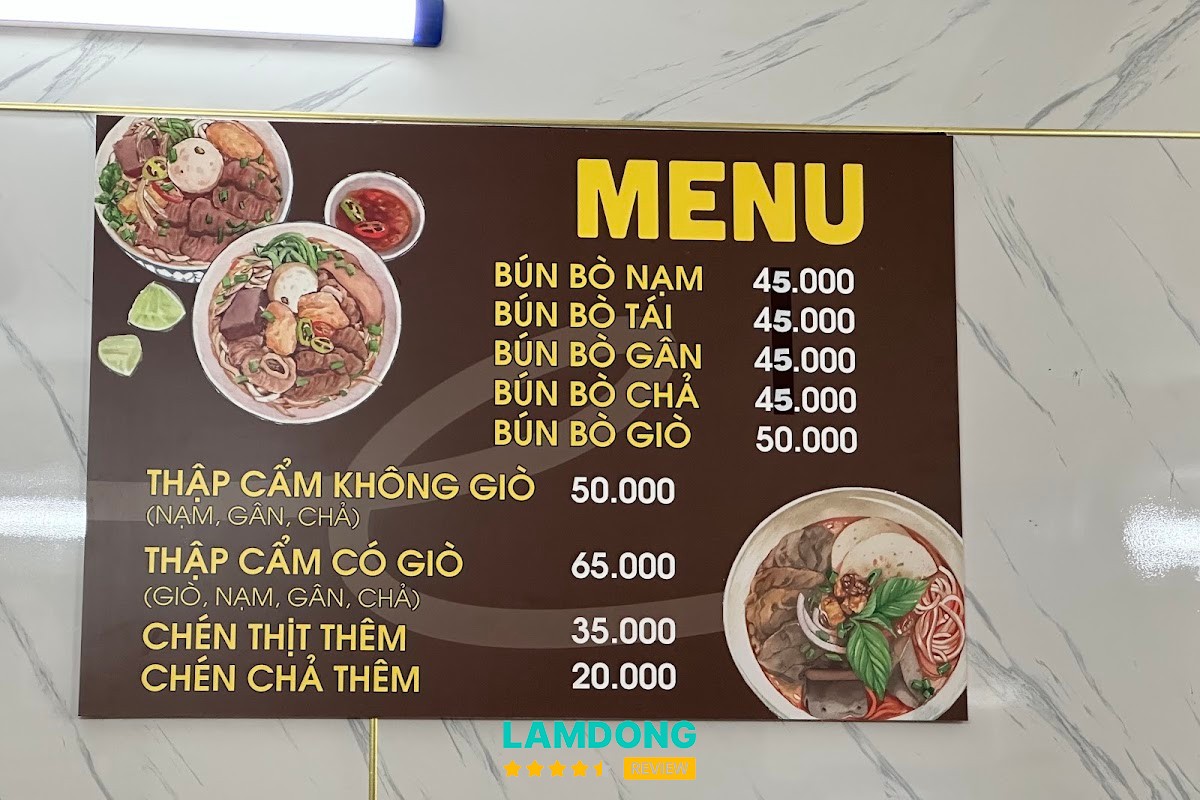 Tô bún bò Huế tại quán Hồng