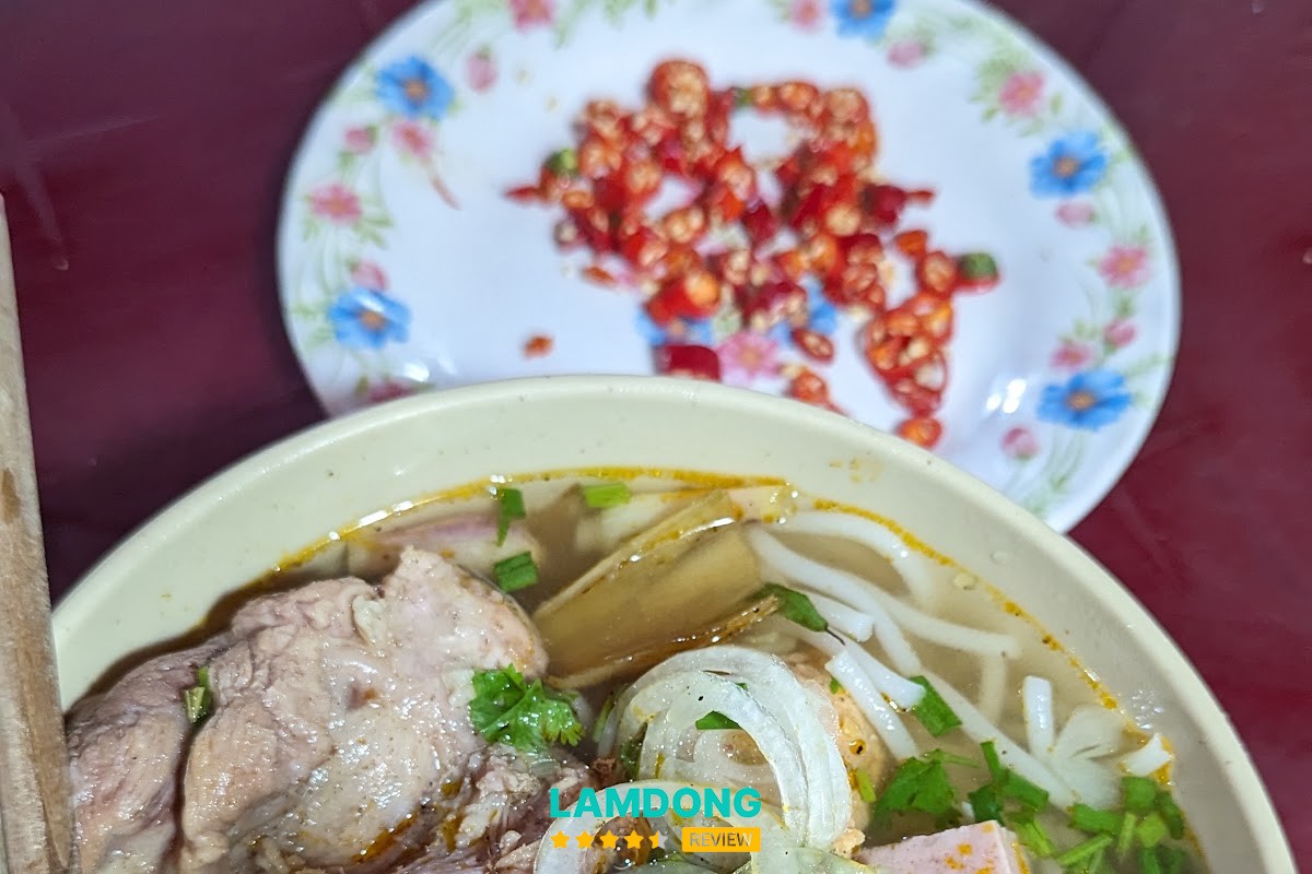 Không gian Bún Bò Huế Hồng Phan Đình Phùng
