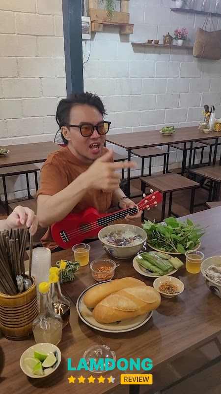 Tô bún bò rau răm tại Bố Già