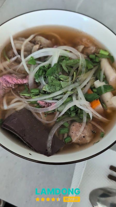 Tô bún bò Gốc Huế O Trang