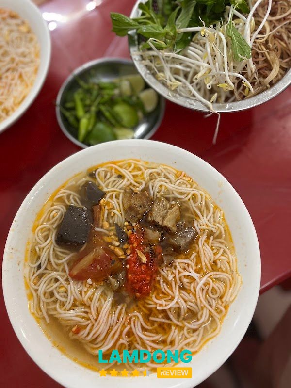 Tô bún bò tại Ga Cũ