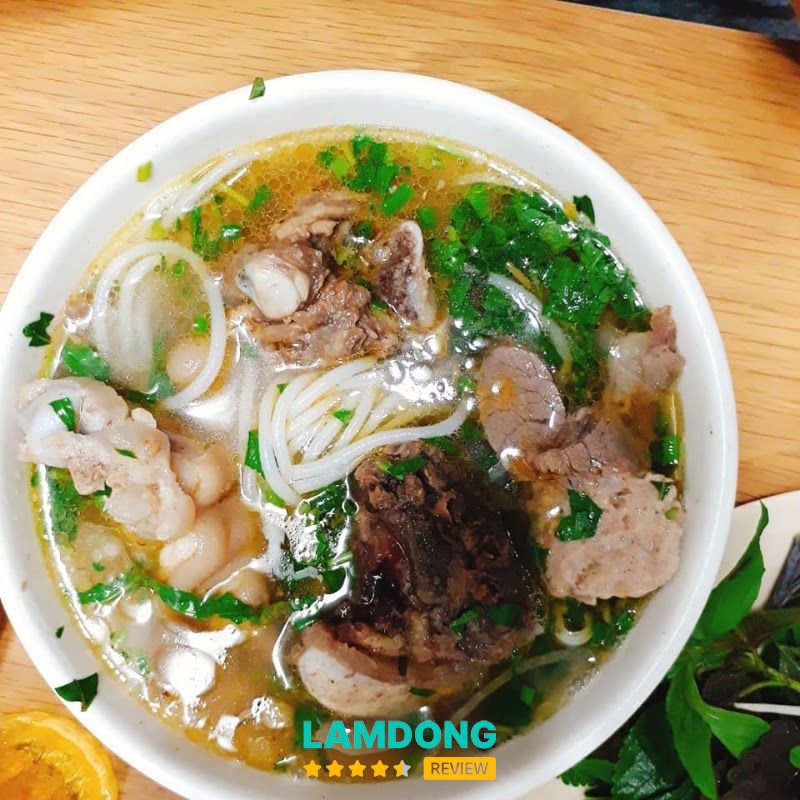 Tô bún bò Huế tại Ruốc