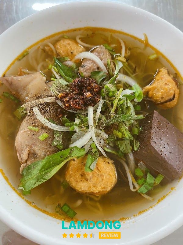Tô bún bò Huế tại O Nớ