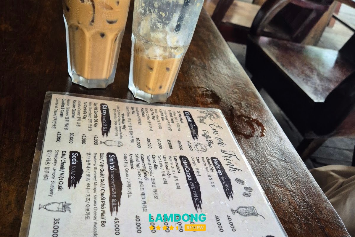Không gian Coffee Em và Trịnh