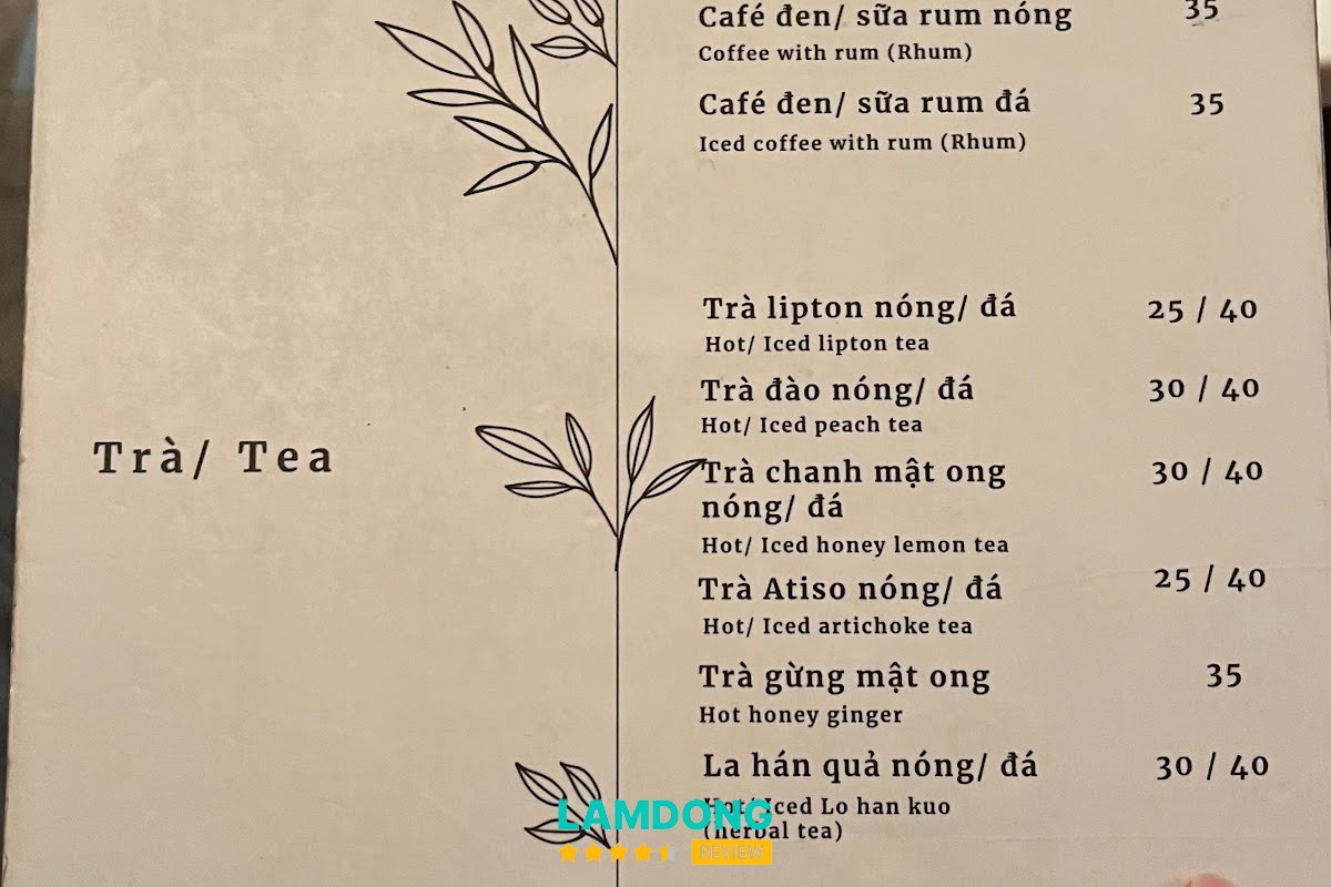Đồ uống và món ngọt tại Cafe Tùng