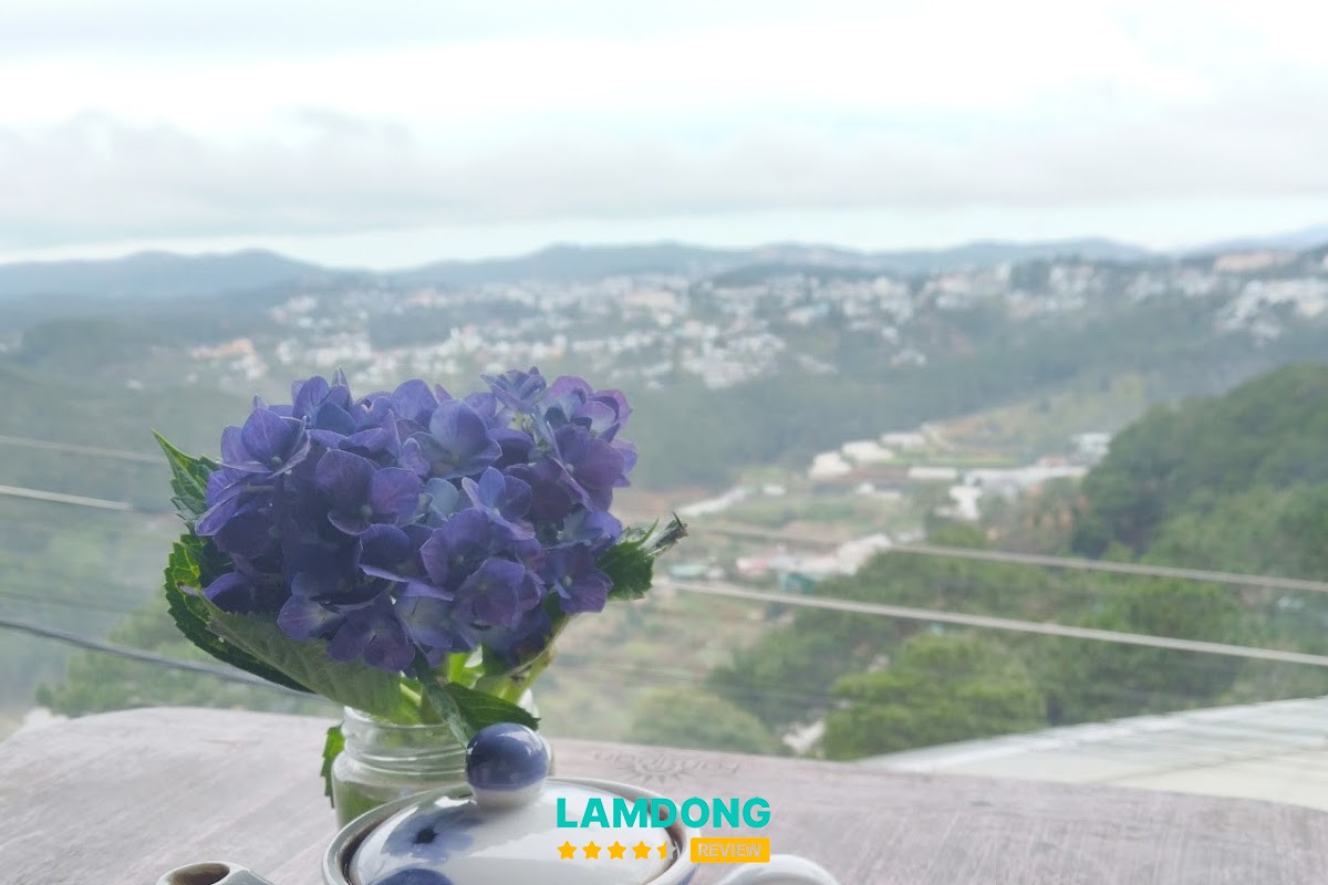 Không gian Lạc Coffee