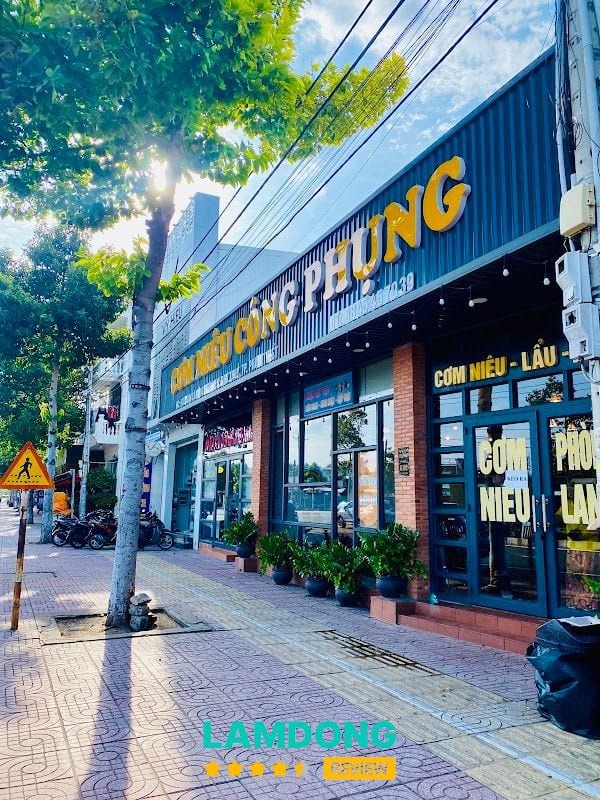 Không gian Cơm Niêu Công Phụng