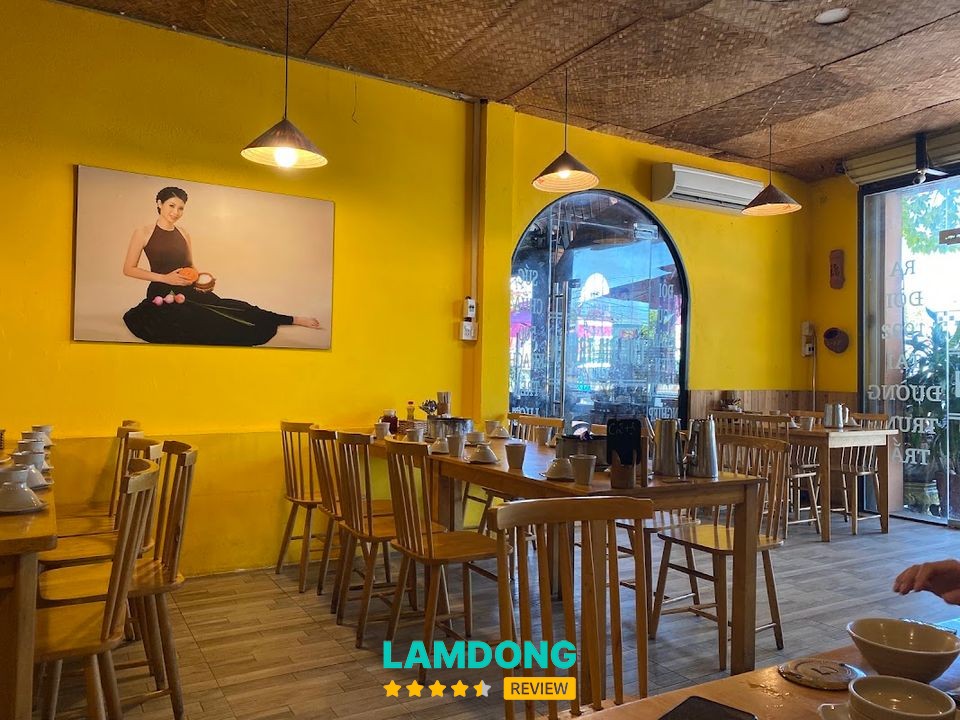 Không gian Cơm Niêu Kim Anh Quán