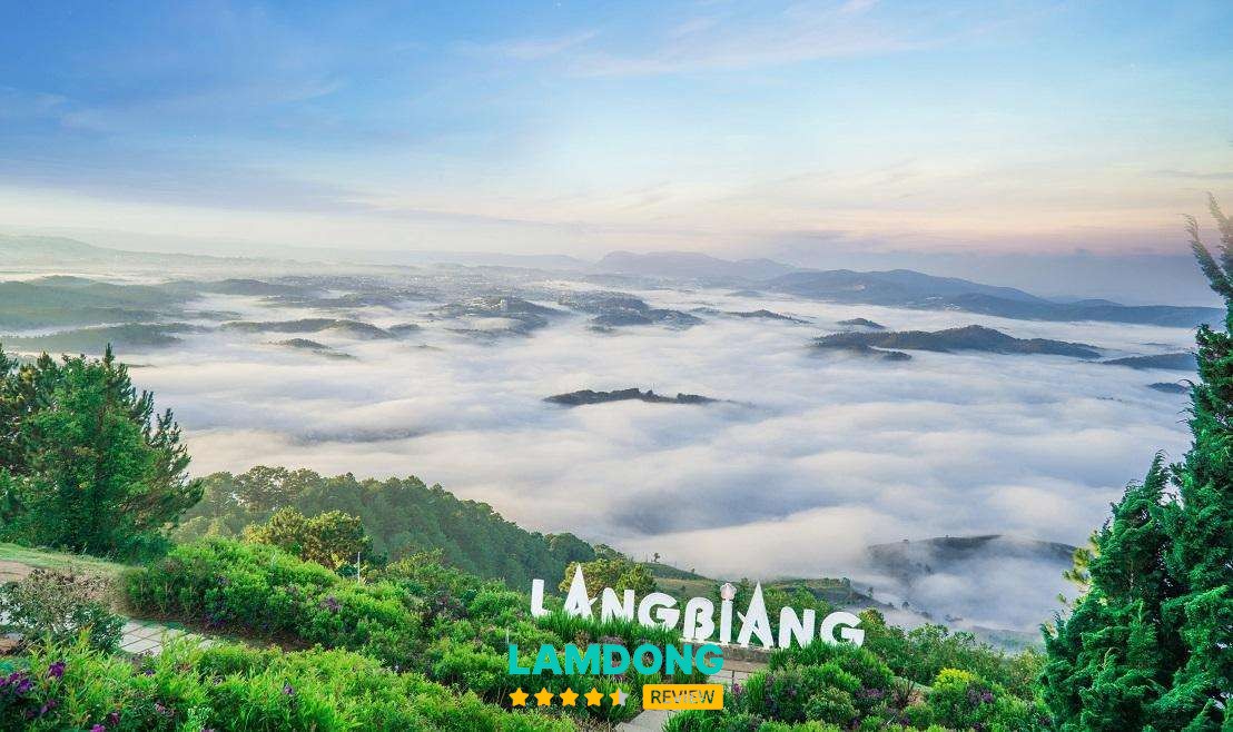 Núi Langbiang Đà Lạt với cảnh quan cao nguyên rộng lớn