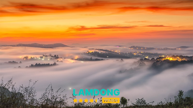 Săn mây Đà Lạt vào sáng sớm trên đồi cao
