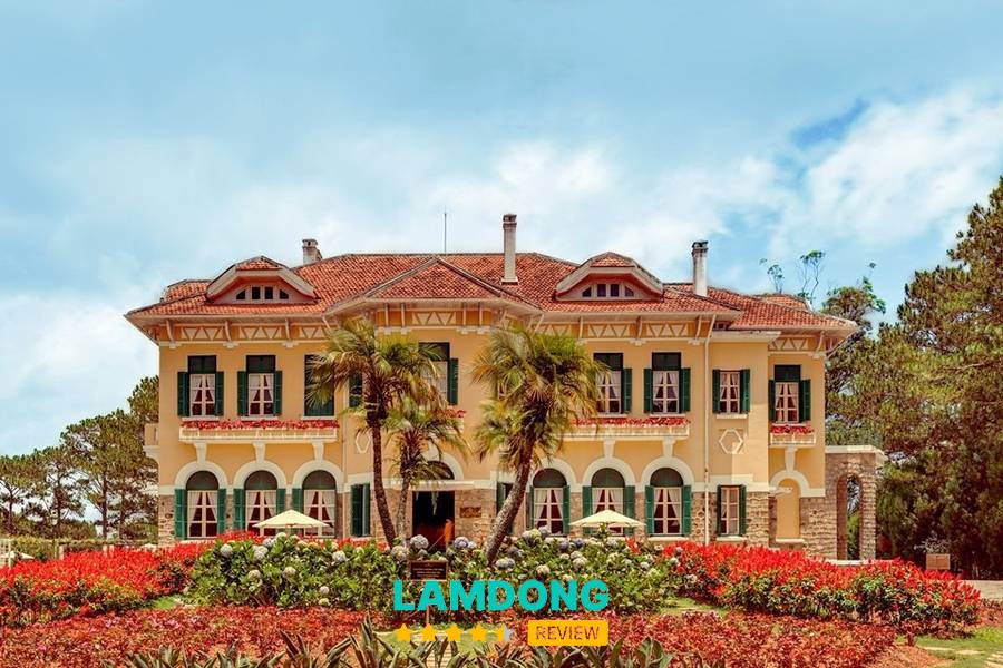 Dinh Bảo Đại Đà Lạt với kiến trúc cổ và không gian xanh