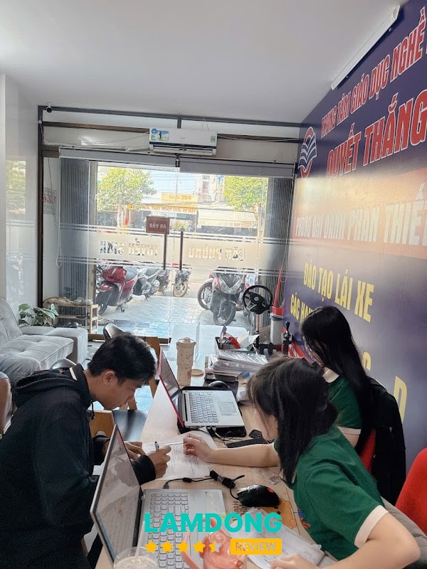 Phòng Ghi Danh Đào Tạo Lái Xe Ô Tô Quyết Thắng – học lái xe tại Phan Thiết