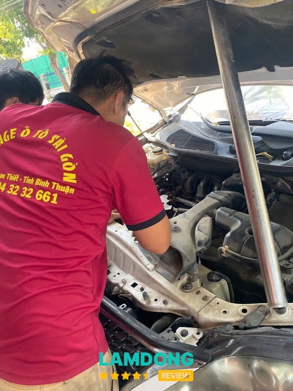 Garage Ô Tô Sài gòn khu vực sửa xe