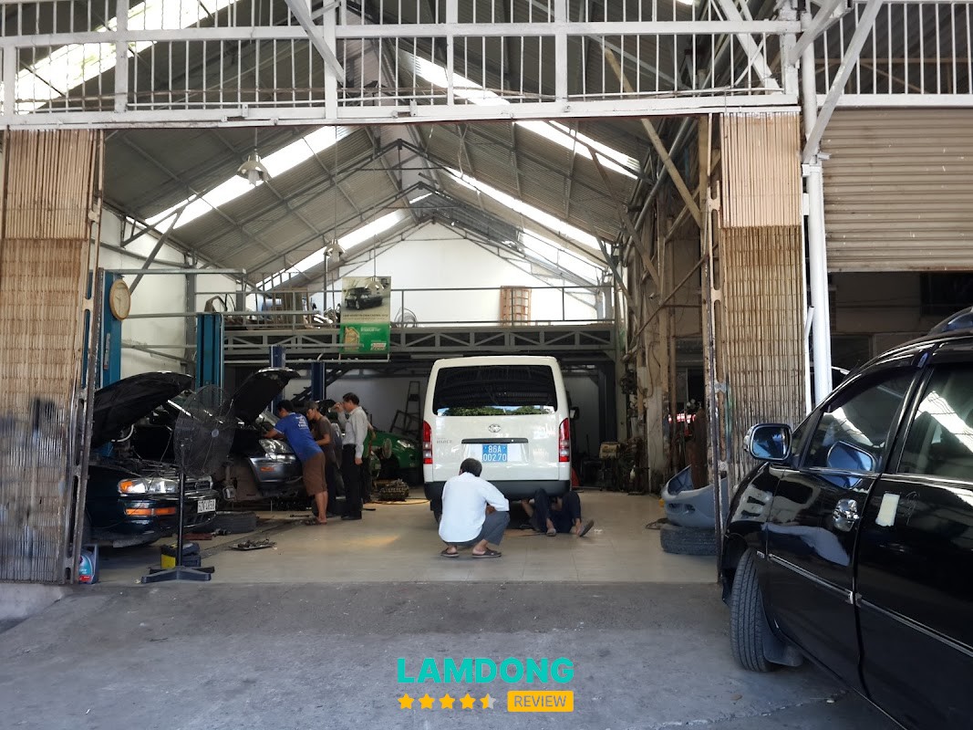 Garage Hồng Lợi bảo trì ô tô