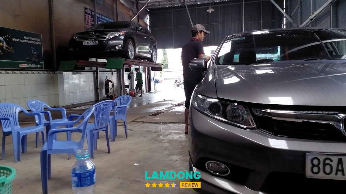 Gara Bá Chương khu vực sửa xe