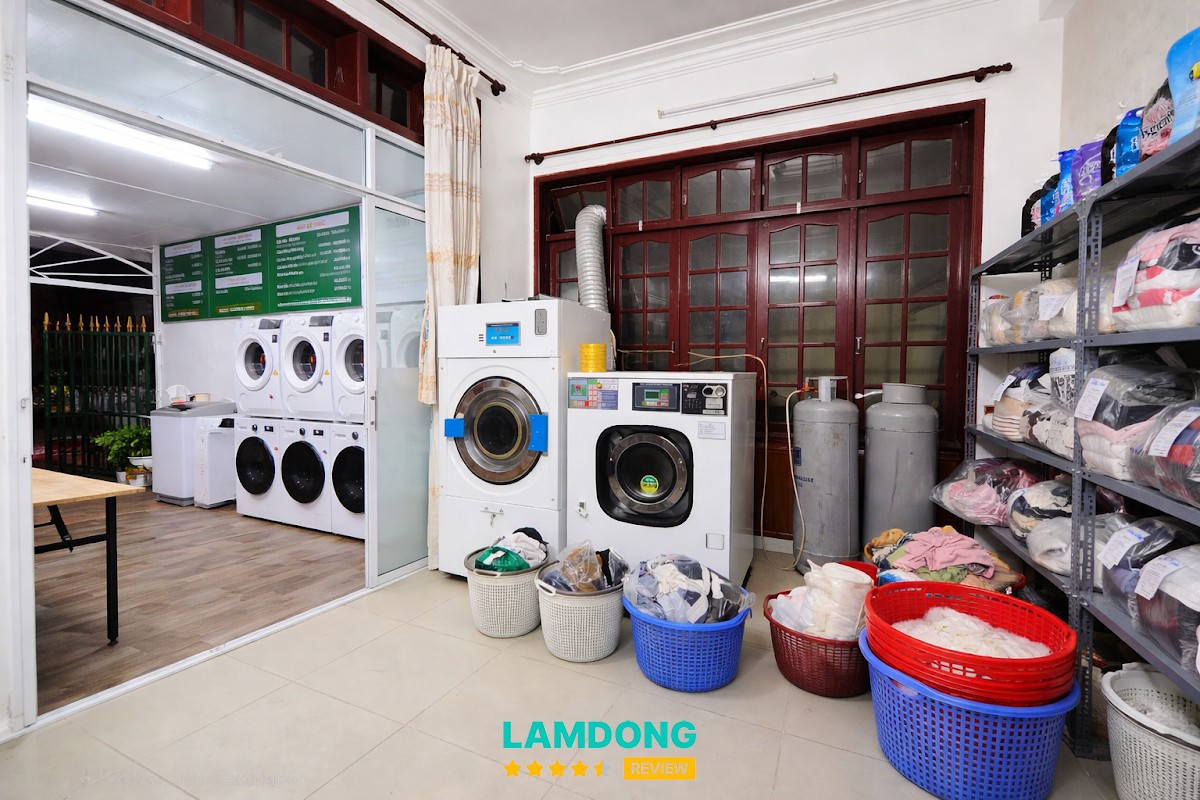 Tiệm Giặt Bốn Mùa – khu vực tiếp nhận đồ