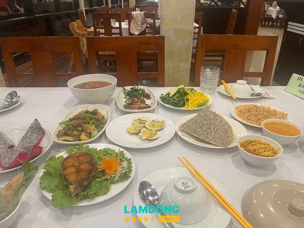Nhà Hàng Cây Bàng – không gian view biển