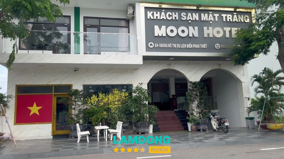 Không gian Moon Hotel