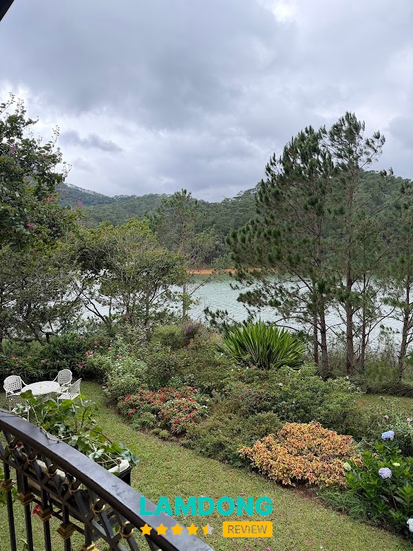 Cảnh hồ tại Binh An Village Resort Dalat