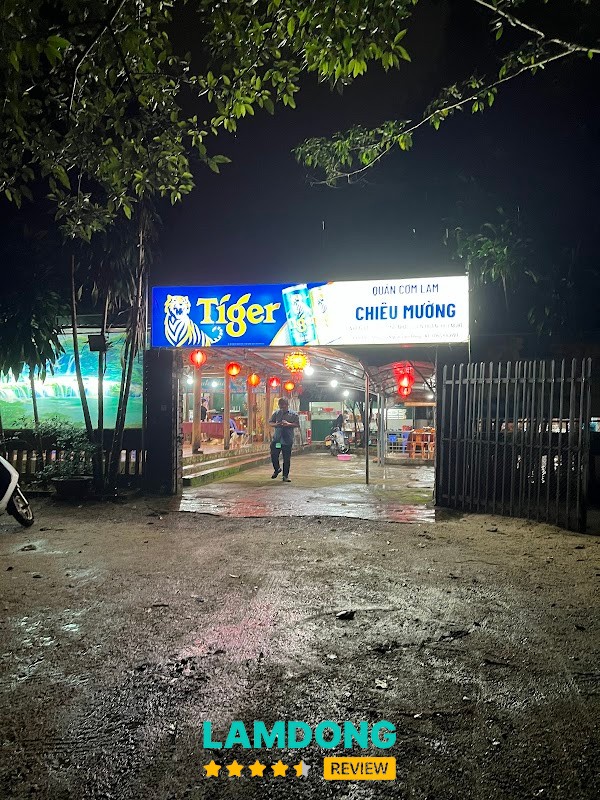 Quán Chiêu Mường – gà nướng cơm lam