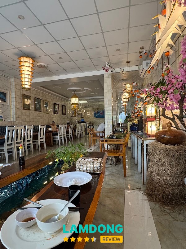 Không gian Amoura Vegan Restaurant
