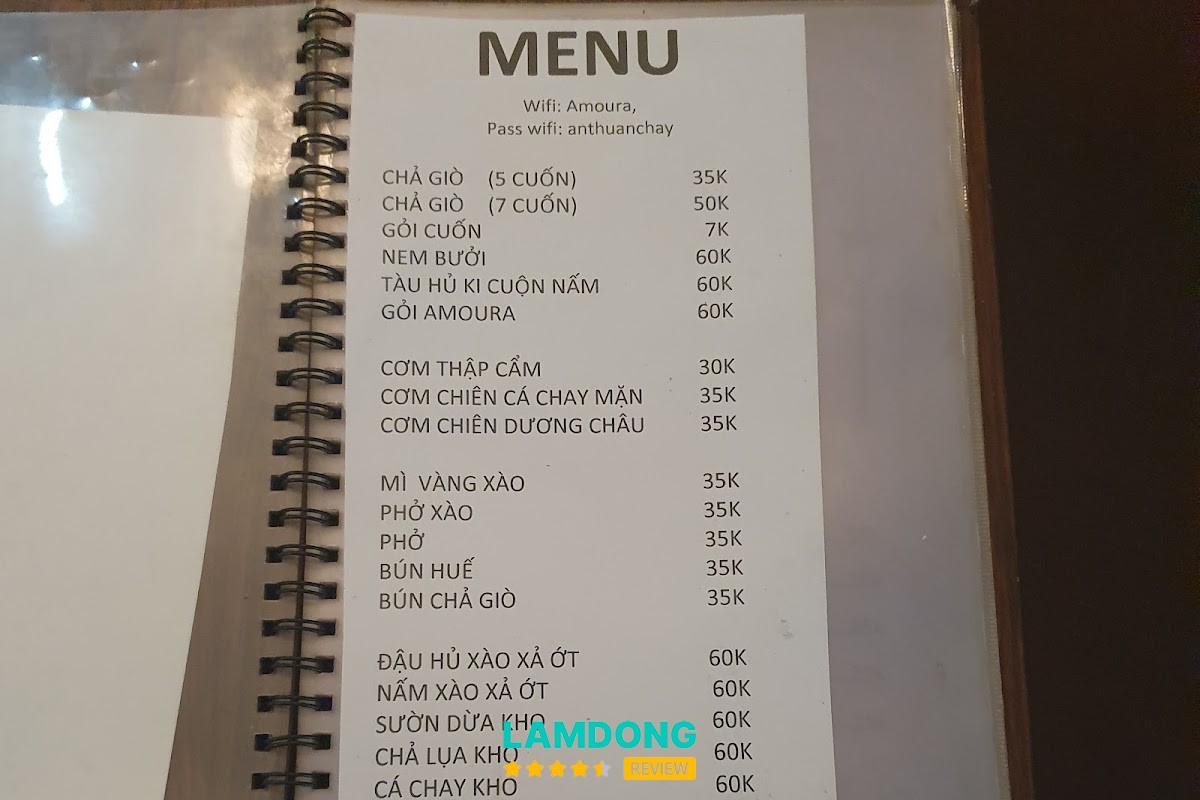Món chay tại Amoura Vegan Restaurant