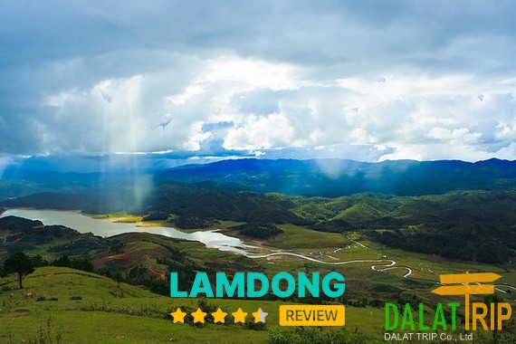 Du khách check-in tại núi Langbiang Đà Lạt