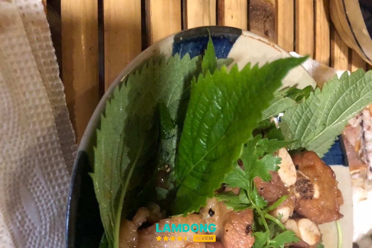 Mâm cơm tại Bếp Cậu Ba