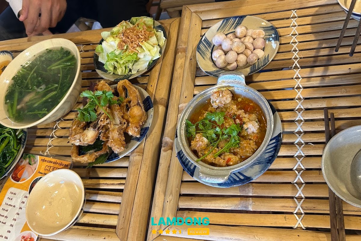 Không gian hoài cổ tại Bếp Cậu Ba