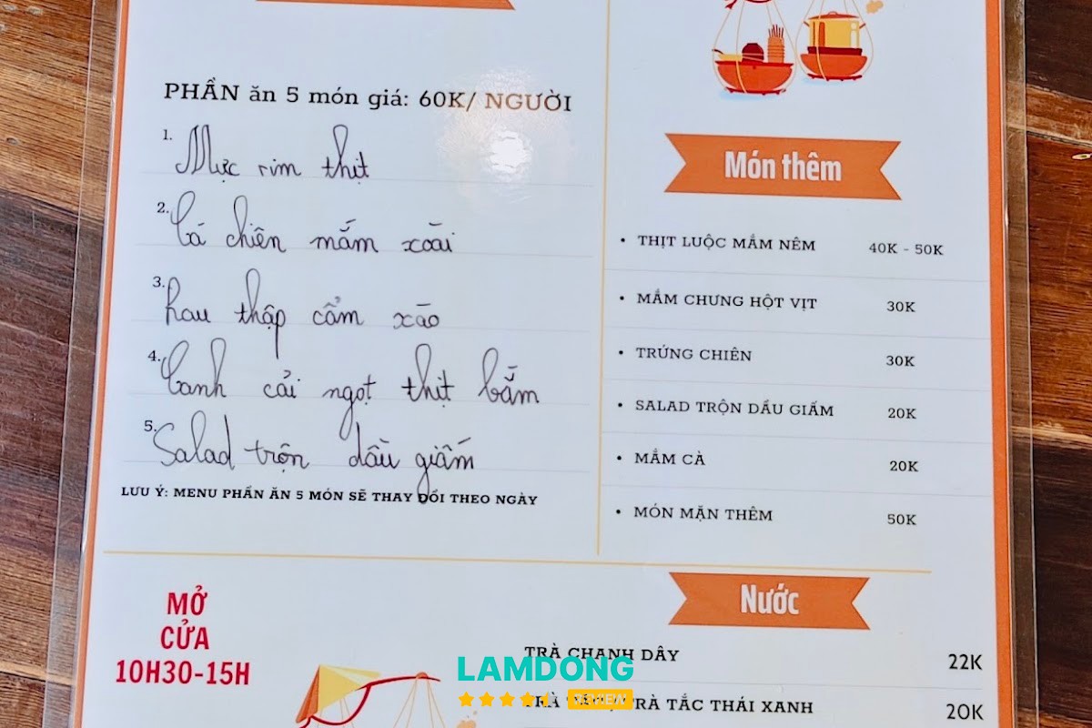 Bữa cơm tại Tiệm Cơm Gánh