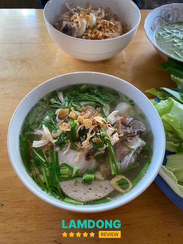 Không gian Quán Phở Gỗ