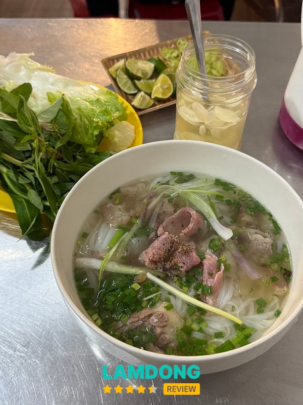 Không gian Quán Phở 24