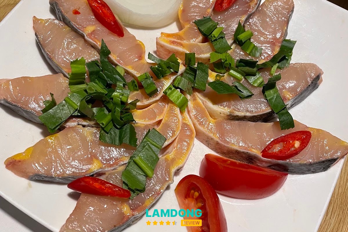 Không gian sân vườn tại Nhà Hàng CHI VO