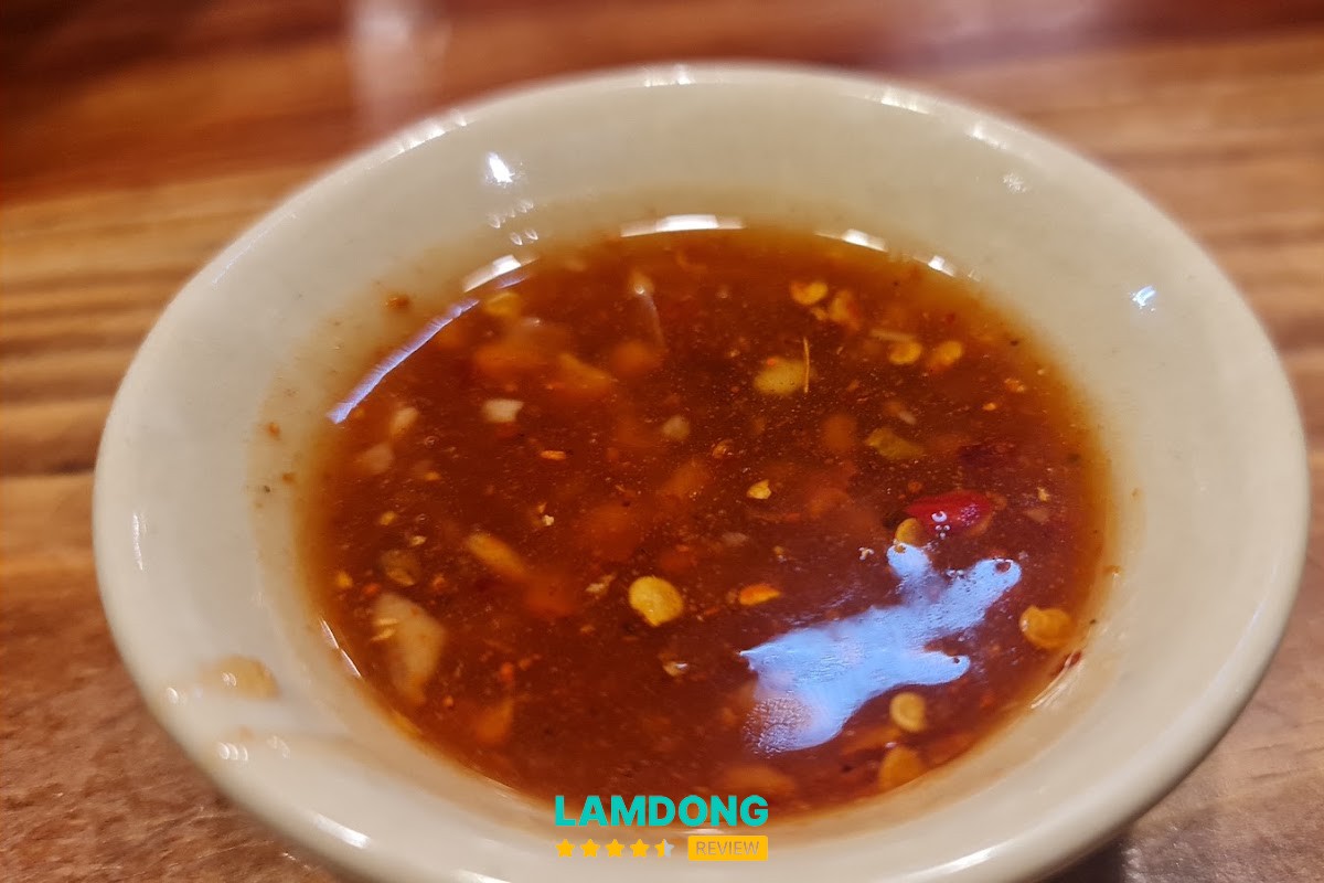 Không gian Tiệm cơm ÚT HIỀN Trần Quý Cáp