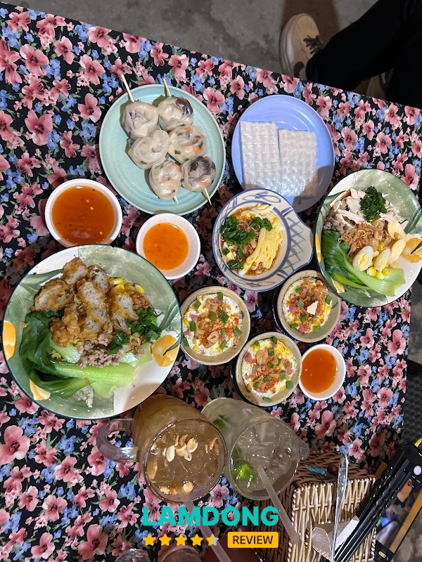 Không gian Căn tin 59 - Quán ăn vặt Đà Lạt