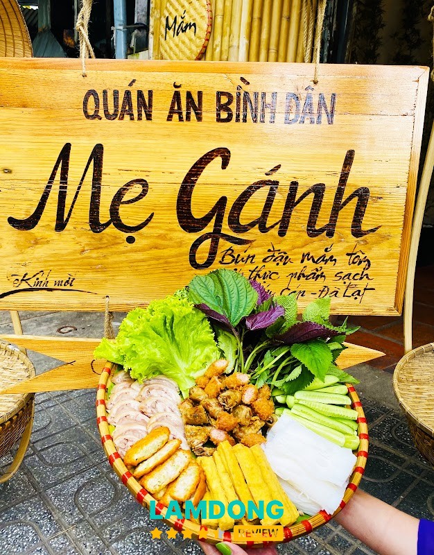 Không gian ăn vặt 99