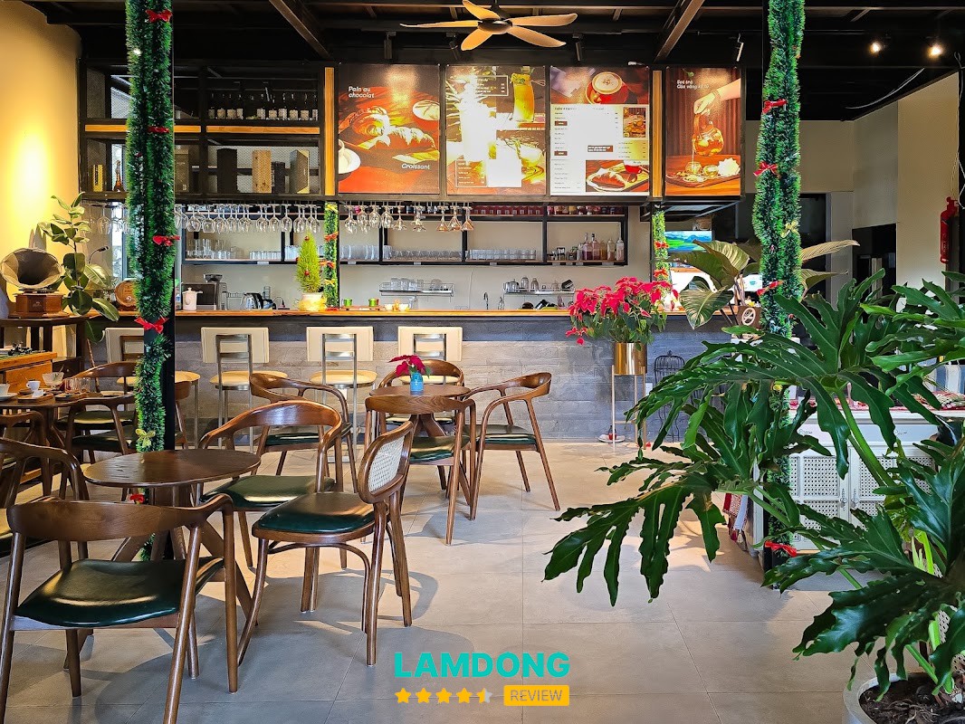 99 Books & Café tại Di Linh